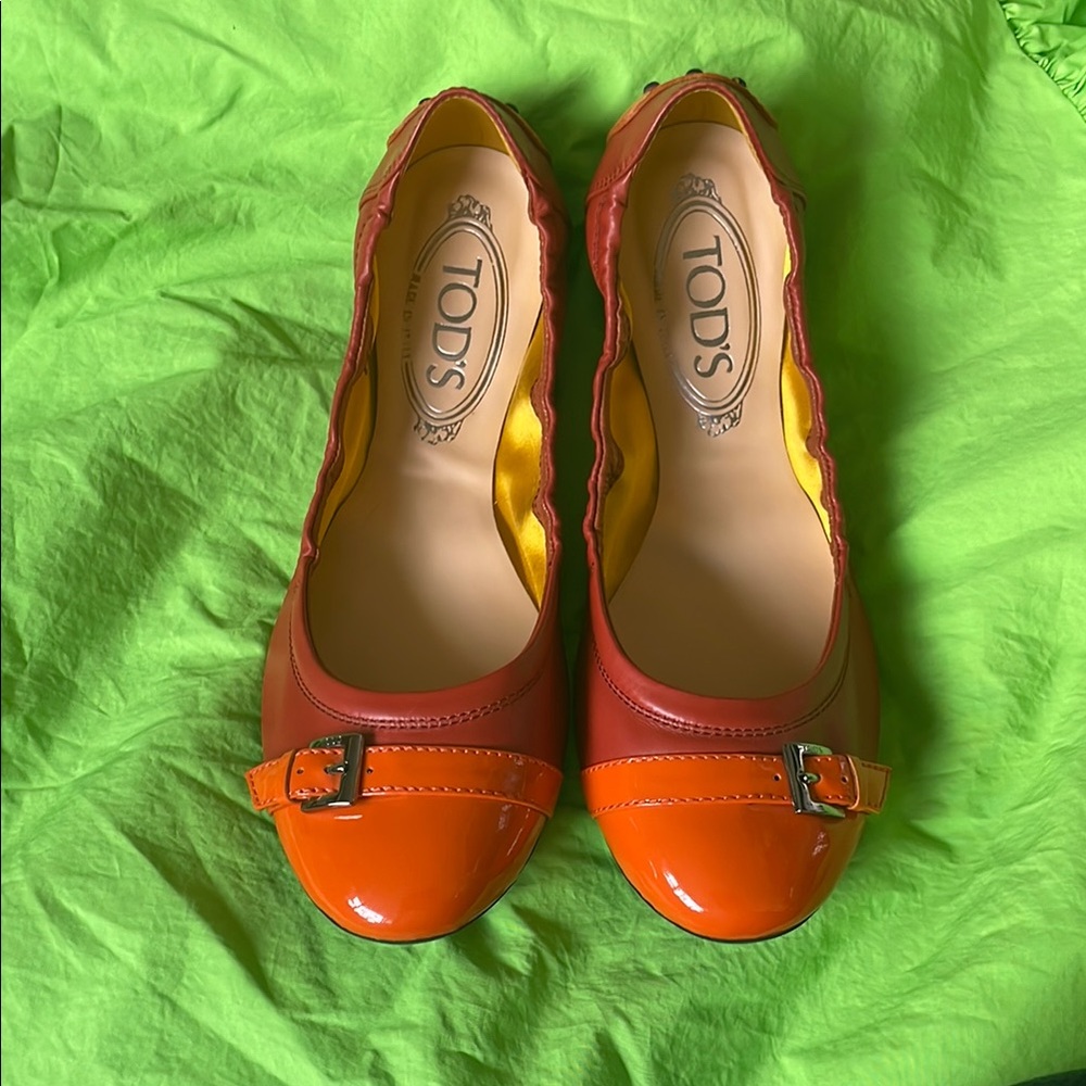 Tod's Women's Orange Leather Flats